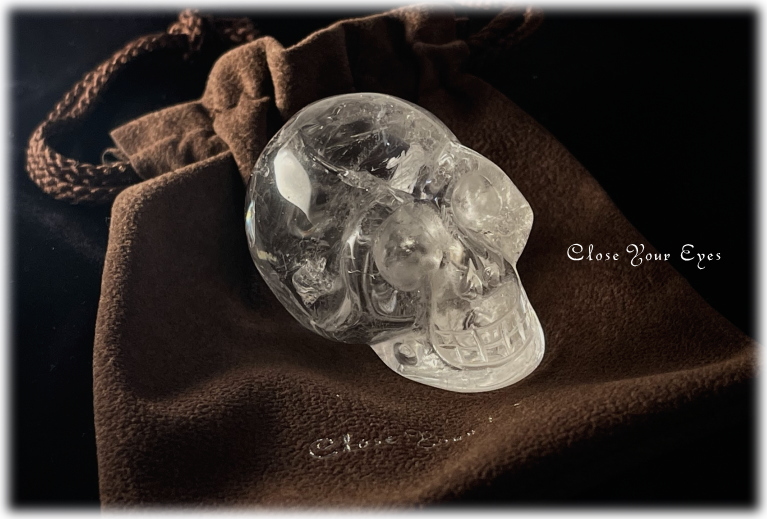 レインボー水晶のクリスタルスカル　イメージ画像