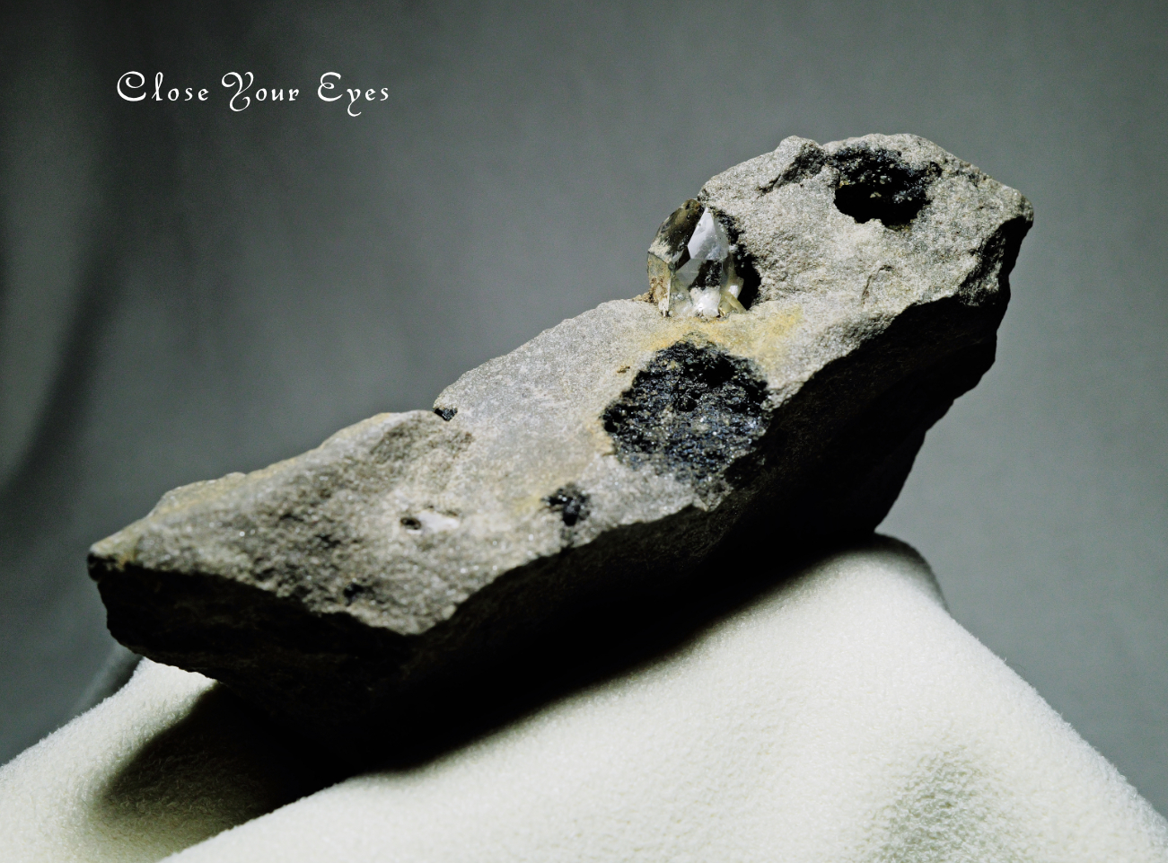 水晶原石　ハーキマーダイヤモンド（母岩付き）　０７