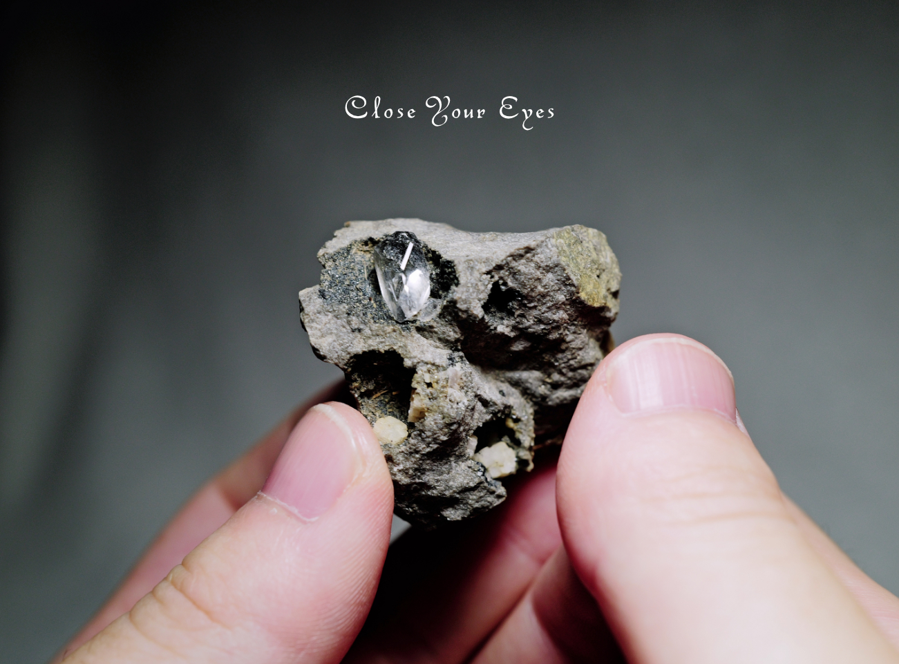 水晶原石　ハーキマーダイヤモンド（母岩付き）　０８