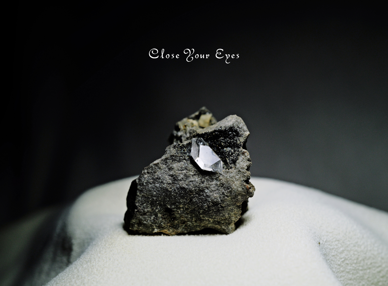 水晶原石　ハーキマーダイヤモンド（母岩付き）　０８