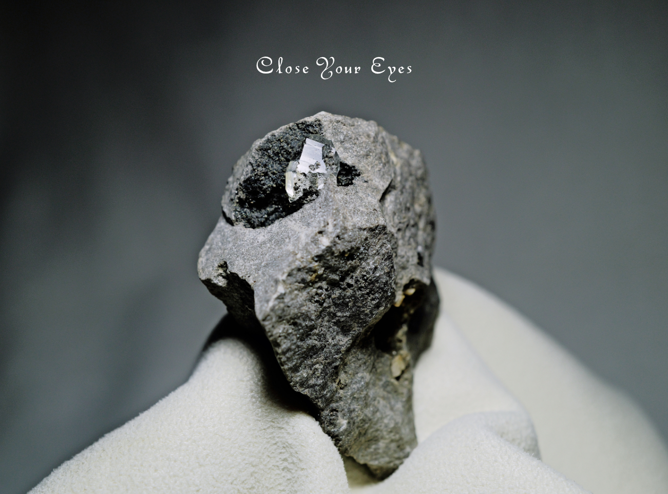 水晶原石　ハーキマーダイヤモンド（母岩付き）　０９