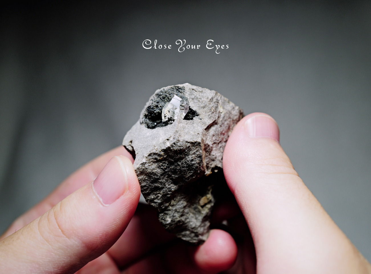 水晶原石　ハーキマーダイヤモンド（母岩付き）　０９