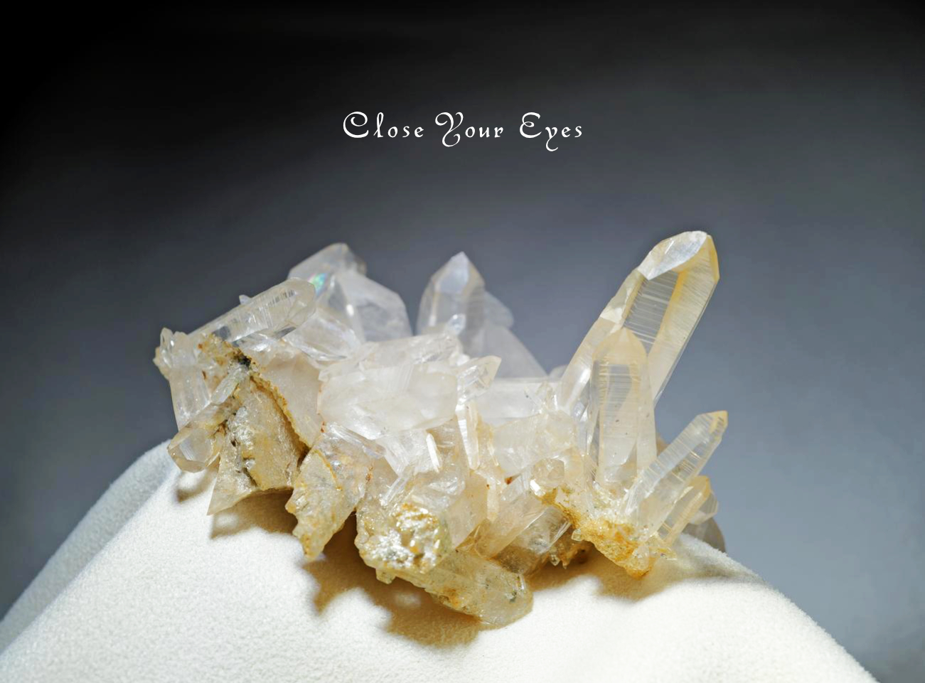 ヒマラヤ・クルバレー産水晶クラスター　２４