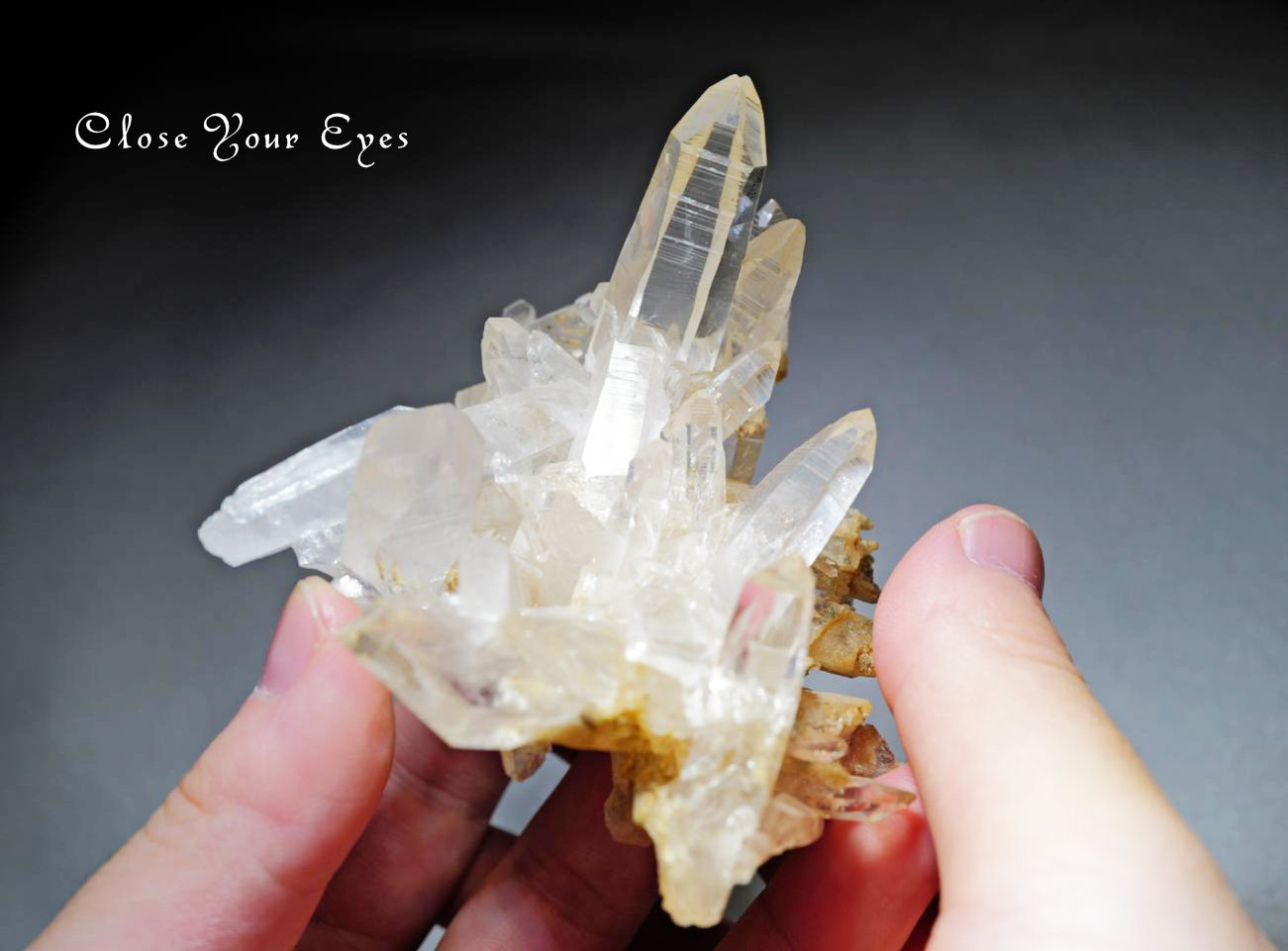 ヒマラヤ・クルバレー産水晶クラスター　２４