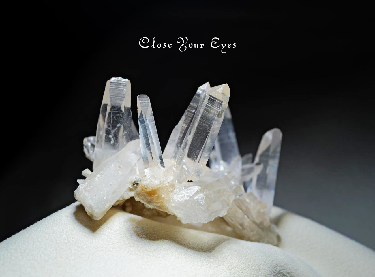 ヒマラヤ・クルバレー産水晶クラスター　２５