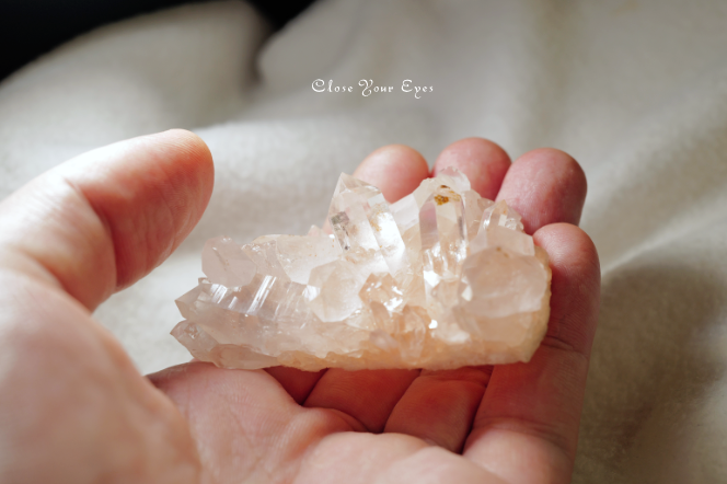 ヒマラヤ・クルバレー産水晶クラスター　２６