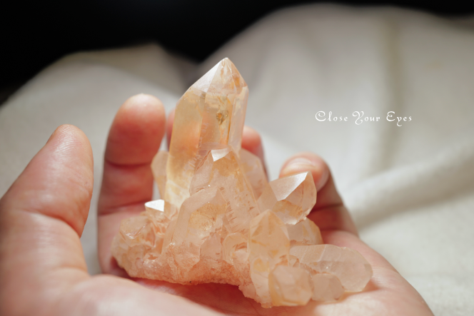 ヒマラヤ・クルバレー産水晶クラスター　２８