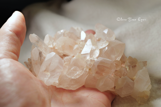 ヒマラヤ・クルバレー産水晶クラスター　３５