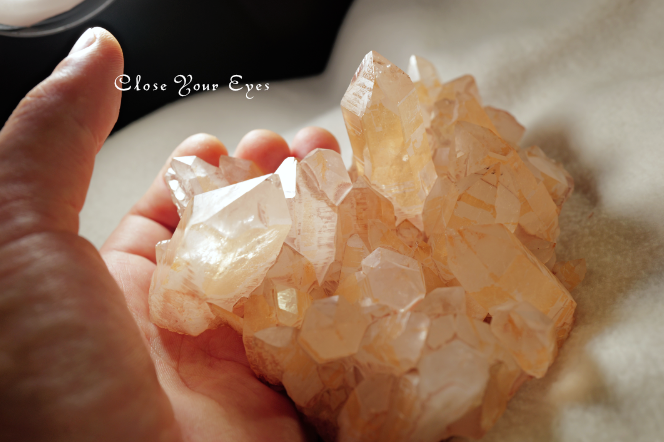 ヒマラヤ・クルバレー産水晶クラスター　３７