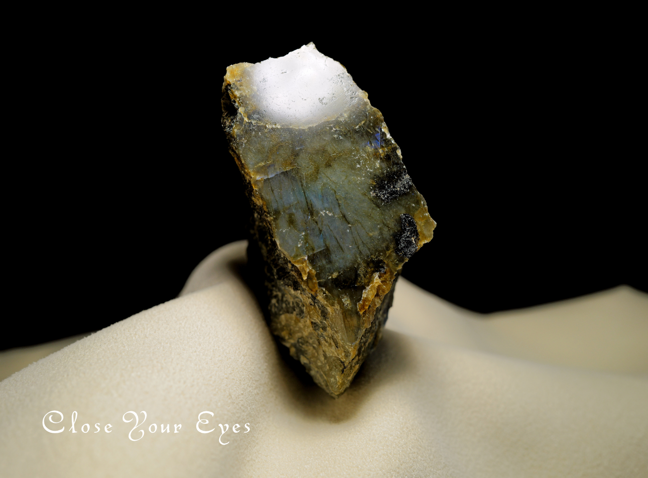 マダガスカル産　ラブラドライト原石　１６