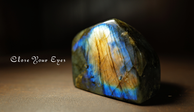 マダガスカル産 ラブラドライト 底面カット 20