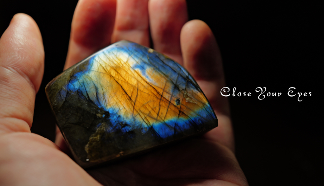 マダガスカル産 ラブラドライト 底面カット 20