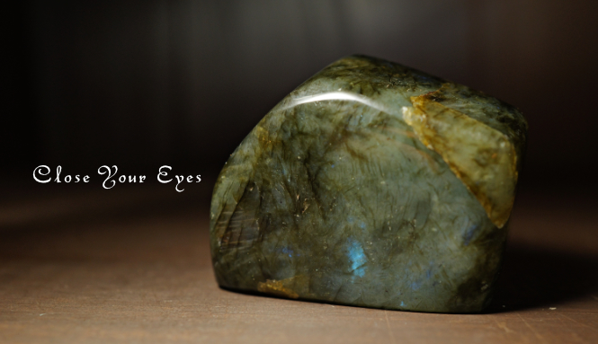 マダガスカル産 ラブラドライト 底面カット 20