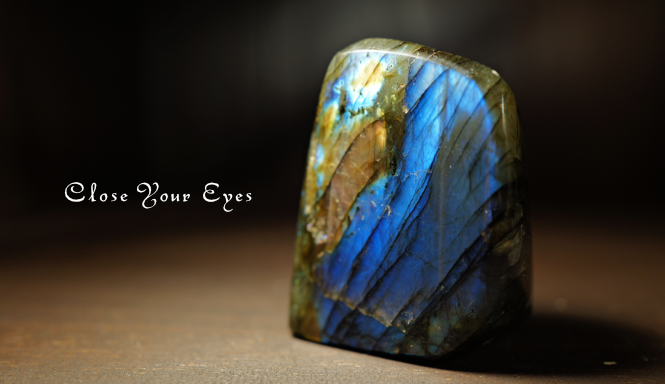 マダガスカル産 ラブラドライト 底面カット 24