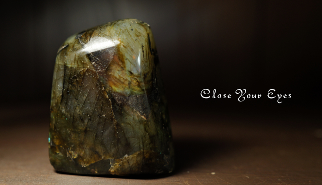 マダガスカル産 ラブラドライト 底面カット 24