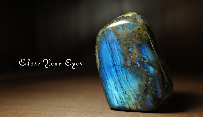 マダガスカル産 ラブラドライト 底面カット 25