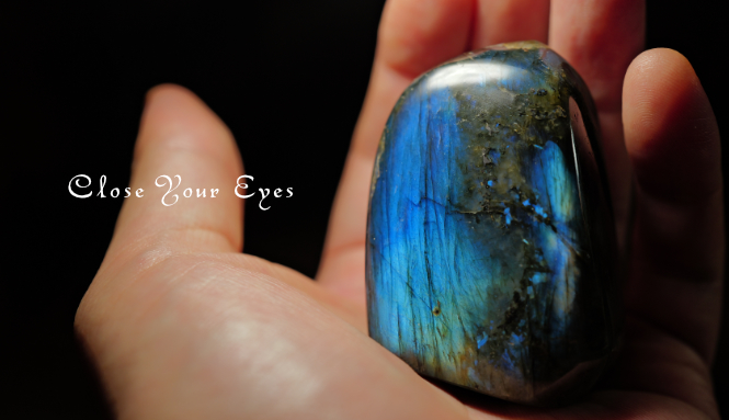 マダガスカル産 ラブラドライト 底面カット 25