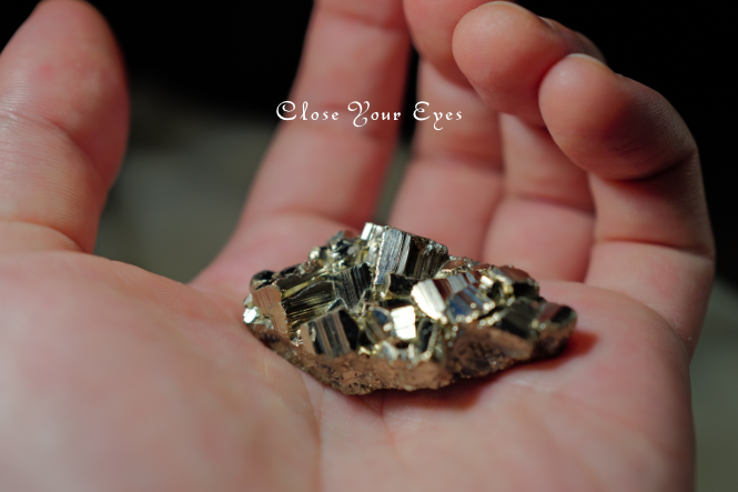 ペルー産　パイライト　１２