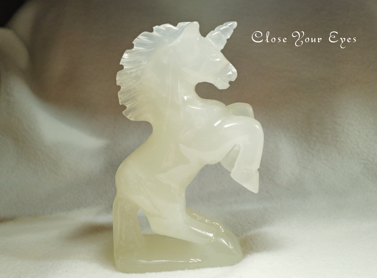 メノウ彫り物・ユニコーン　０１
