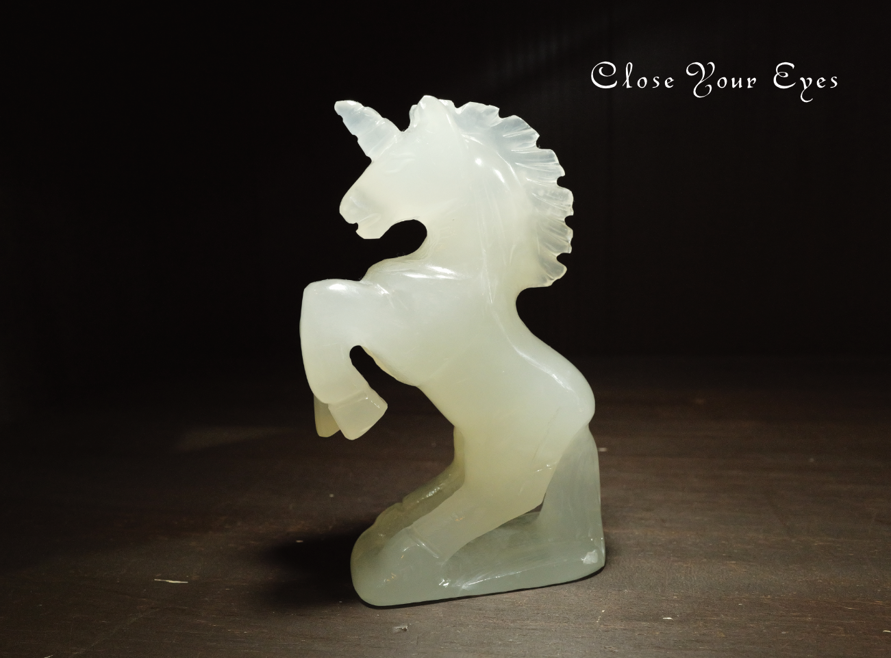 メノウ彫り物・ユニコーン　０１