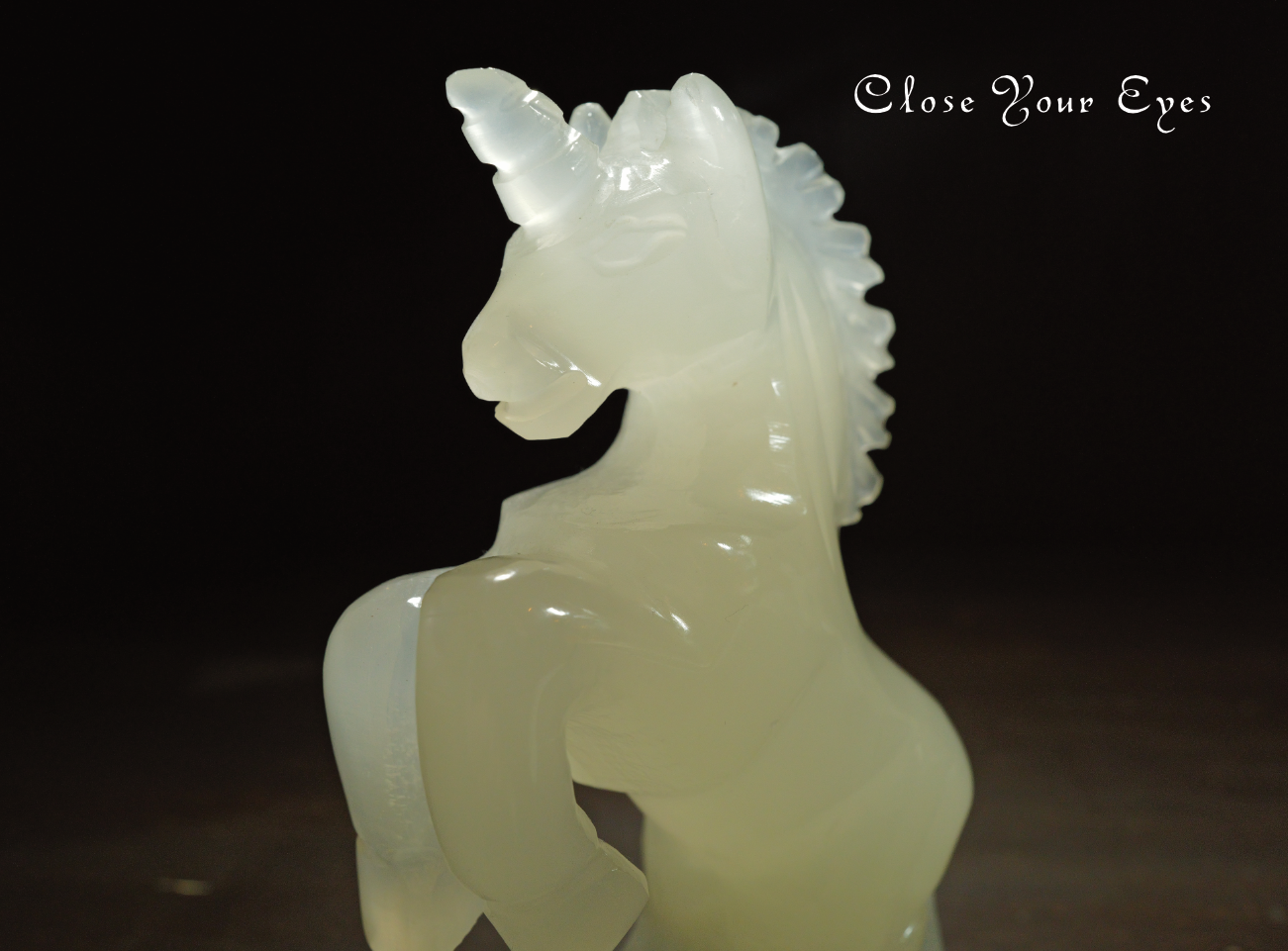 メノウ彫り物・ユニコーン　０１