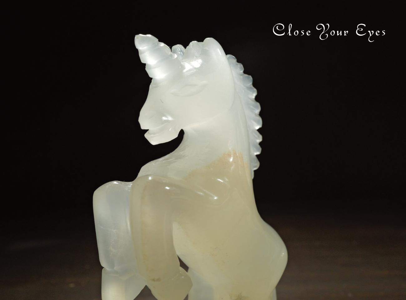 メノウ彫り物・ユニコーン　０２