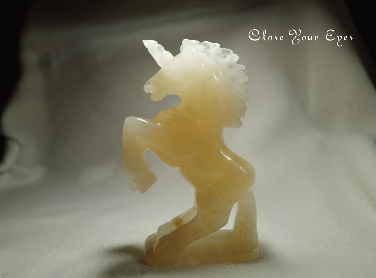 メノウ彫り物・ユニコーン　０３