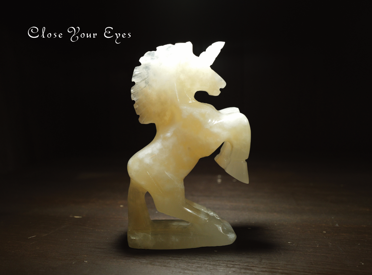 メノウ彫り物・ユニコーン　０３