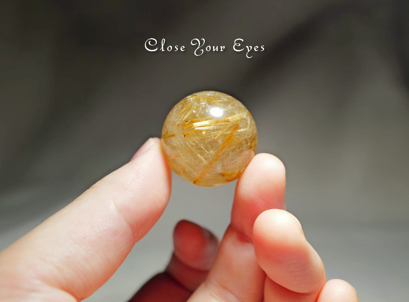 ブラジル産　金のルチルクォーツ　26mm　丸玉　０１