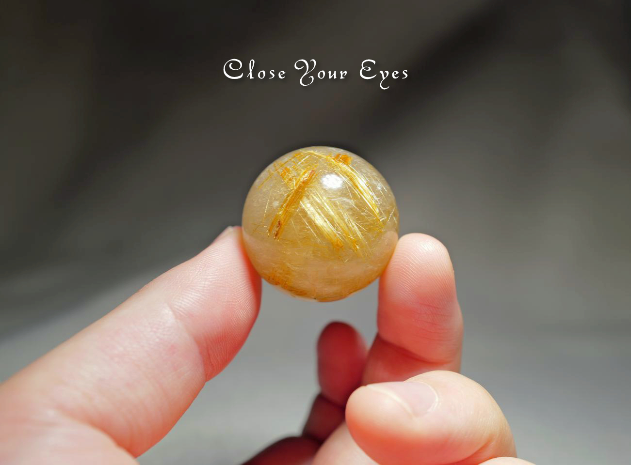 ブラジル産　金のルチルクォーツ　29mm　丸玉　０２