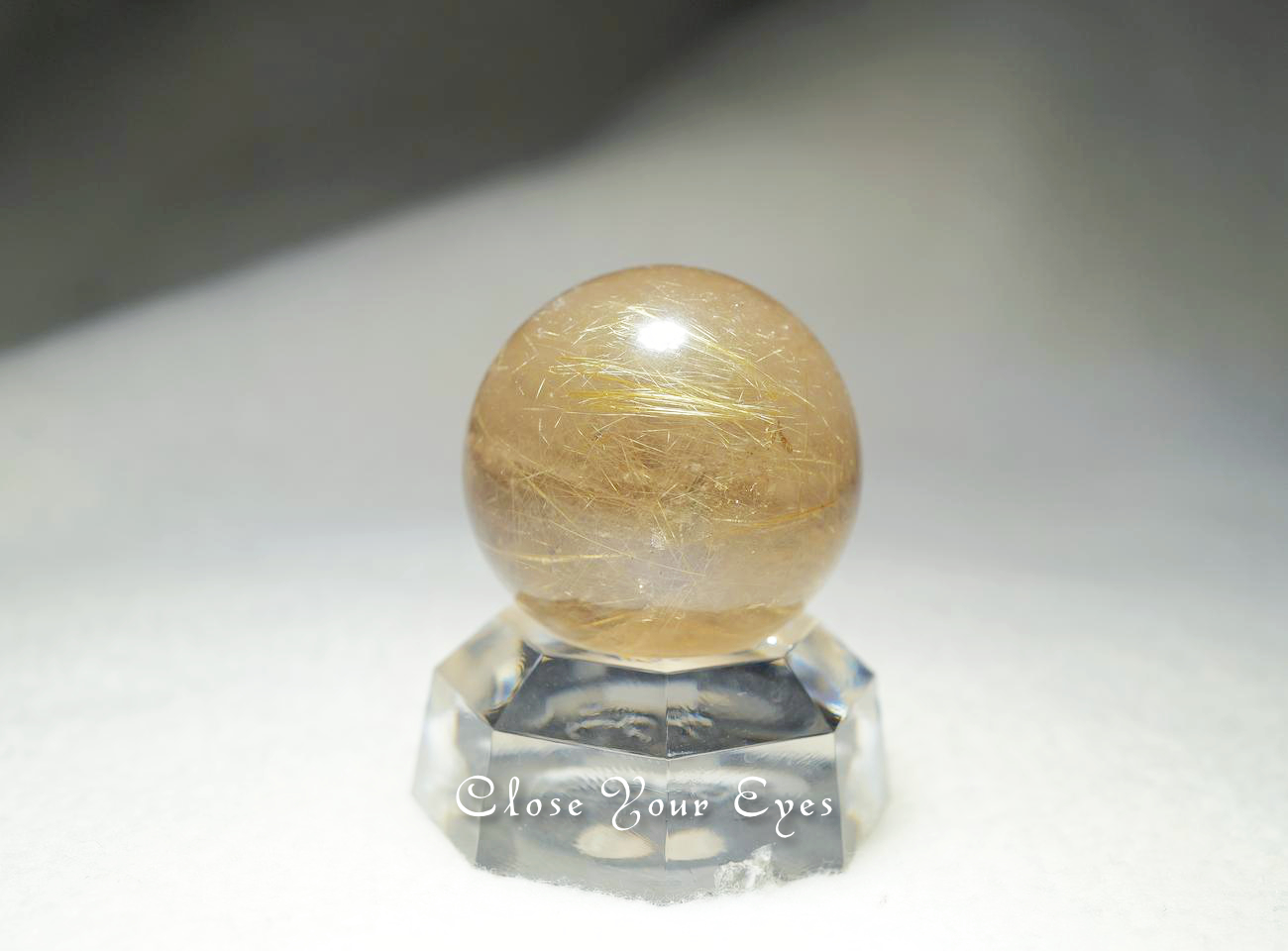 ブラジル産　金のルチルクォーツ　30mm　丸玉　０４