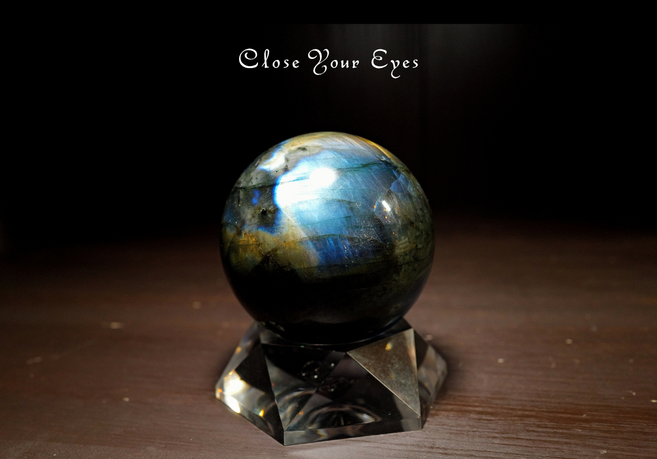 マダガスカル産　ラブラドライト　63mm　丸玉　０１