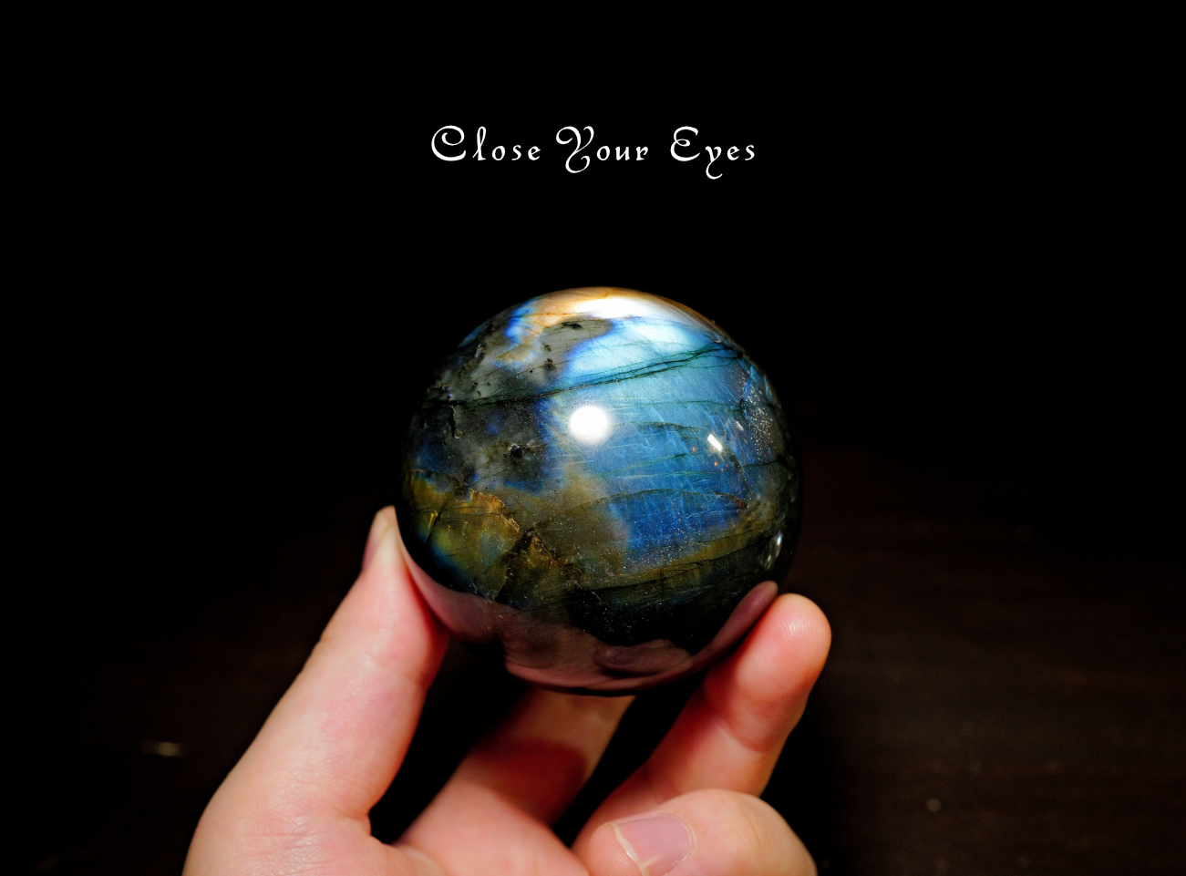 マダガスカル産　ラブラドライト　63mm　丸玉　０１