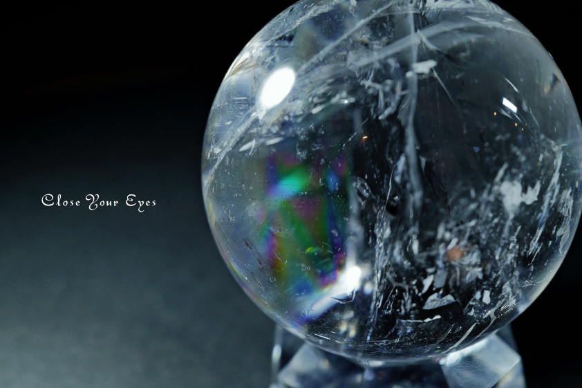 レインボー水晶　57mm　丸玉　０２