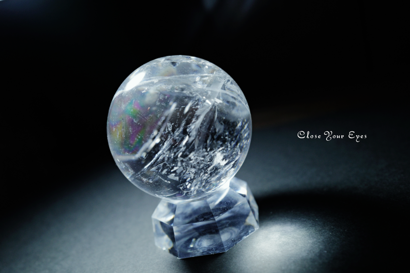 レインボー水晶　57mm　丸玉　０２