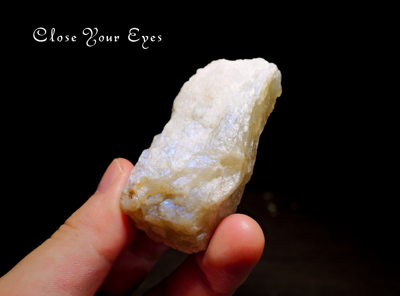 タンザニア産　ホワイトラブラドライト原石　０２