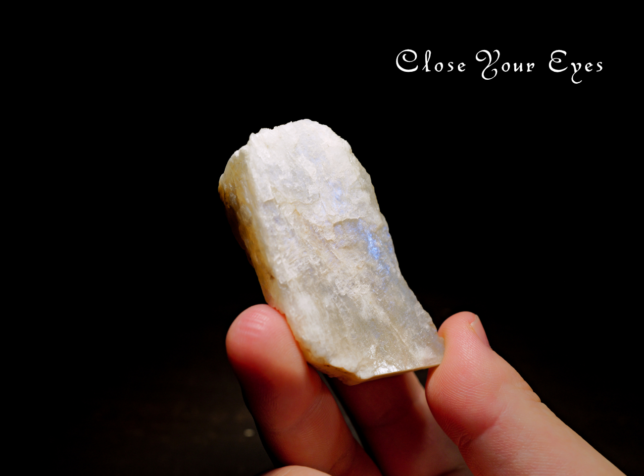 タンザニア産　ホワイトラブラドライト原石　０２