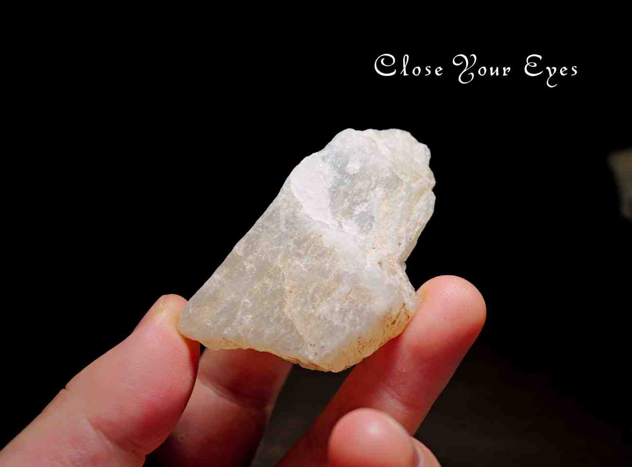 タンザニア産　ホワイトラブラドライト原石　０４