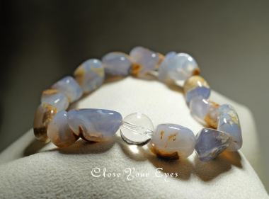 エナジーラフブレス　母岩付きブルーカルセドニー