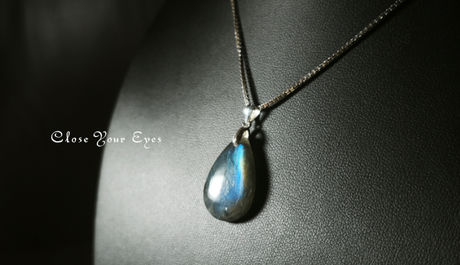 シルバーペンダント　１２１　ラブラドライト