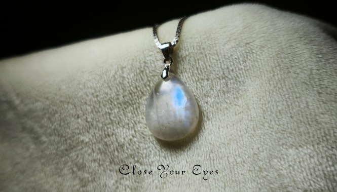 シルバーペンダント　１２４　ホワイトラブラドライト