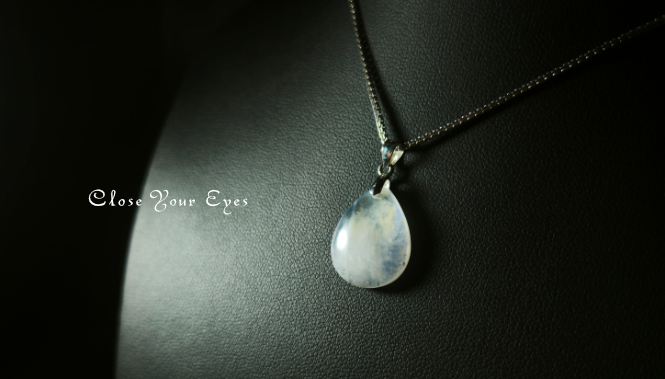 シルバーペンダント　１２４　ホワイトラブラドライト