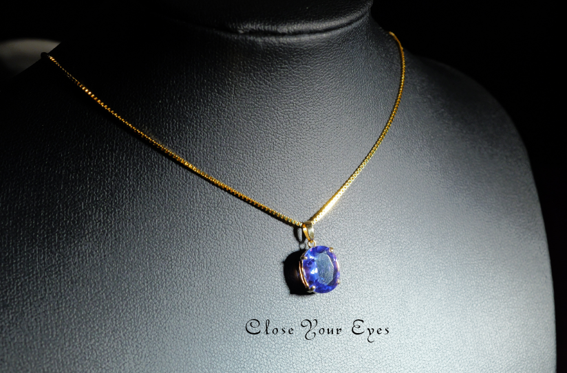 シルバーペンダント　１３８　ブルーフローライト（カラーチェンジ）