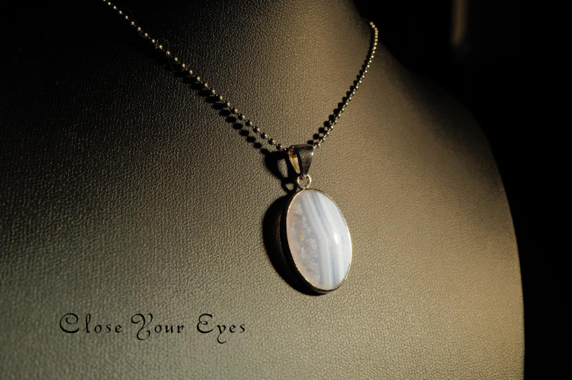 シルバーペンダント　１３９　ブルーレースめのう