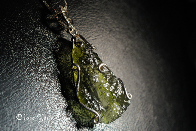 シルバーペンダント　１４４　希少・モルダヴァイト