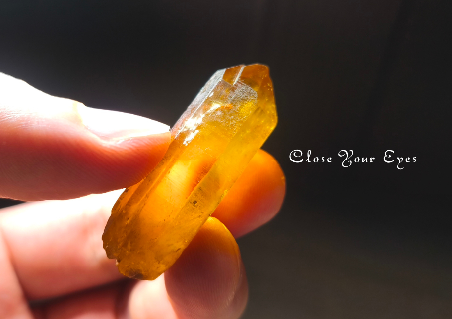 天然シトリン（ダブルターミネーテッドクォーツ　両錐水晶）　０１