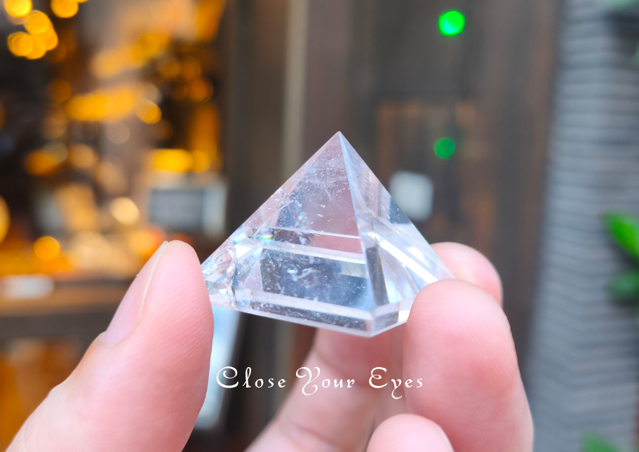 本水晶 ピラミッド 01