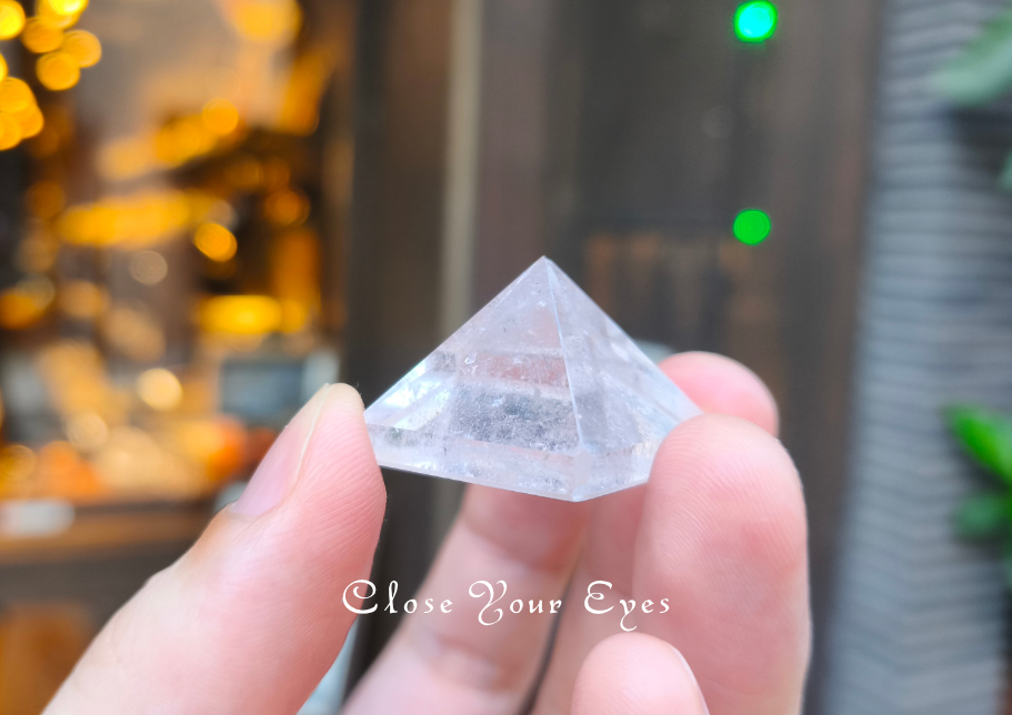 本水晶 ピラミッド 02