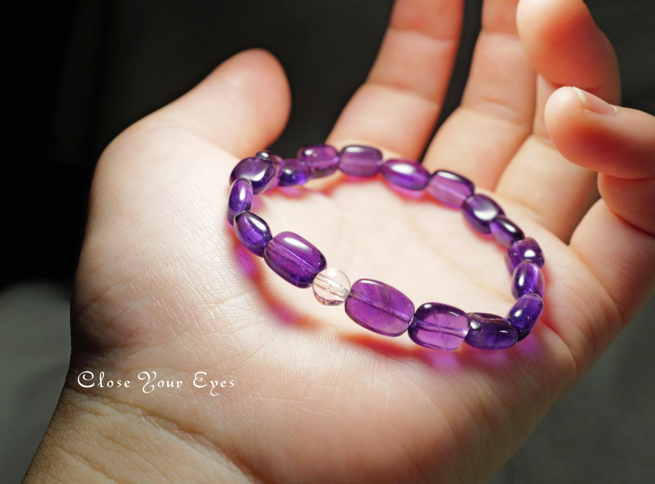 2025創業祭チャリティ企画　スクエア　タンブル　エナジーブレス　アメシスト　着けた画像