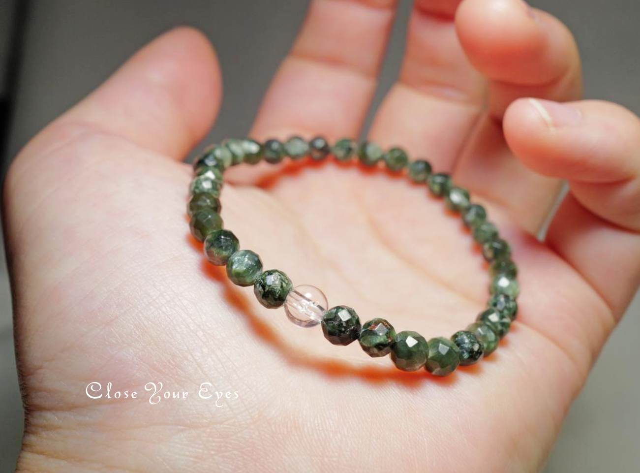 2025創業祭チャリティ企画　ラウンドカット　エナジーブレス　セラフィナイト　着けた画像